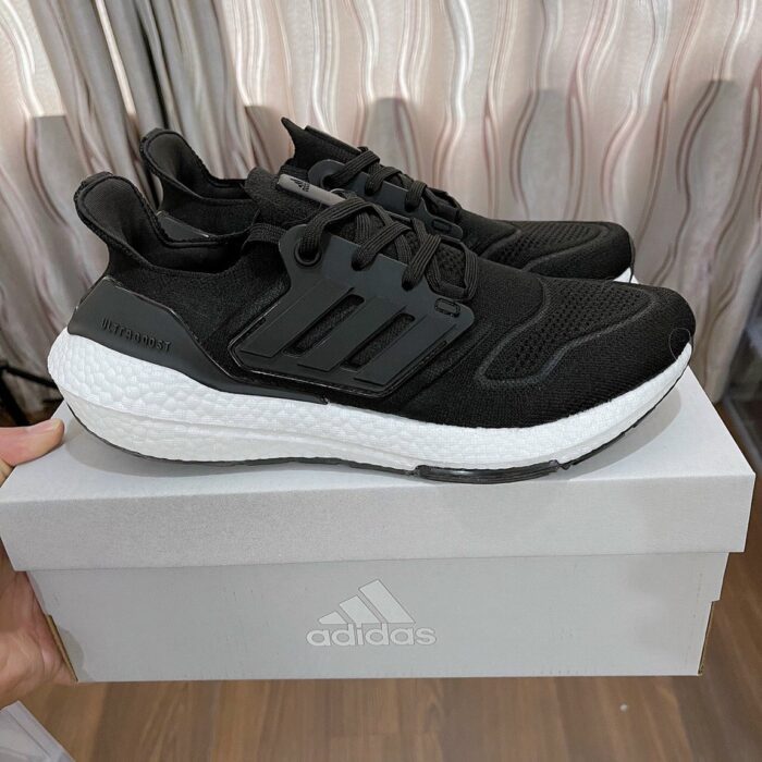 Giay-Ultraboost-8-0-Core-Black-White-Like-Auth-1