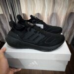 Giay-Ultraboost-8-0-Triples-Black-Like-Auth-1